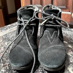 Tom’s suede wedge booties